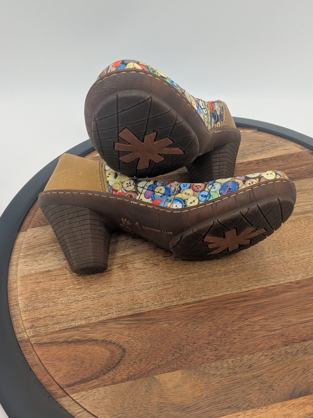 ART Company Spain Size 37 Button Print Leather Pumps Heels - Picture 11 of 12